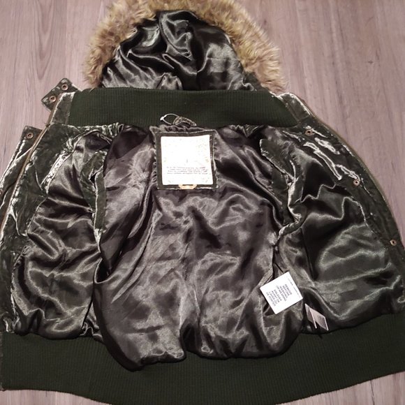 NWOT OLD NAVY PUFFER VEST/HOODIE WOMEN'S US SM - Picture 7 of 12